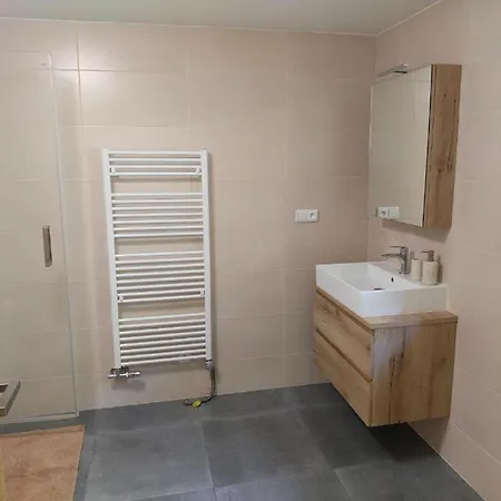 Prkenny Dul, Utulne S Kuchyni Apartament